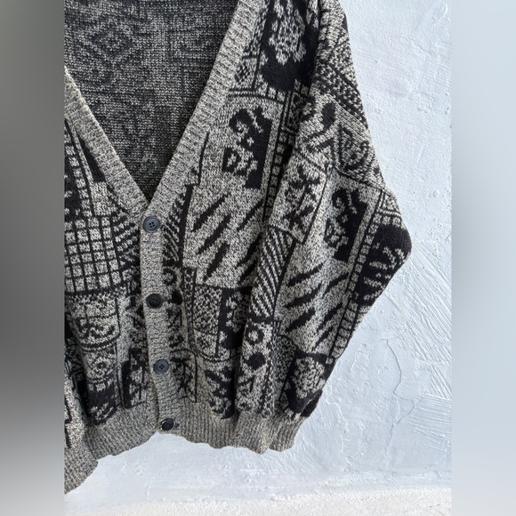L/XL vintage abstract knit grandpa cardigan - Picture 7 of 15